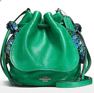 🌻💛Excellent Pebbled Leather Petal Bag🌻💛